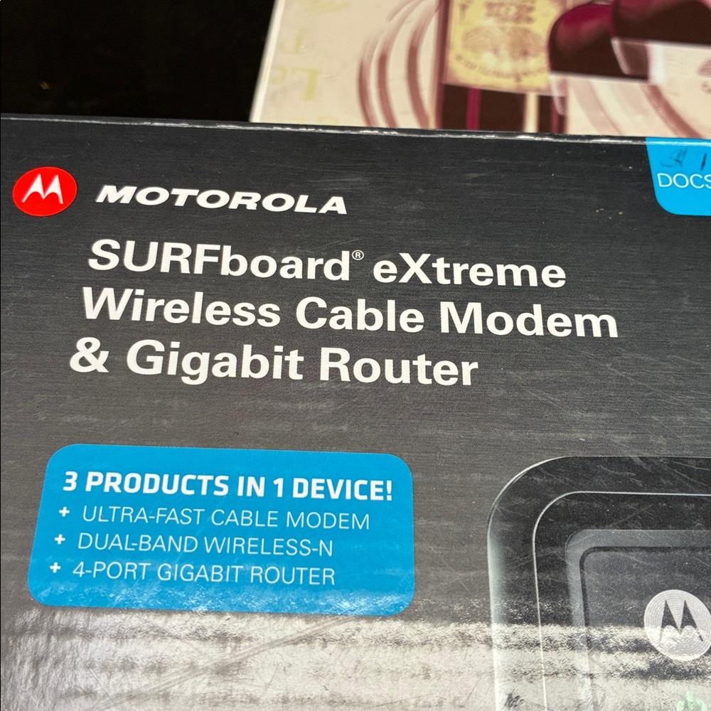 Motorola Black SURFboard eXtreme Wireless Modem Router - Picture 3 of 7